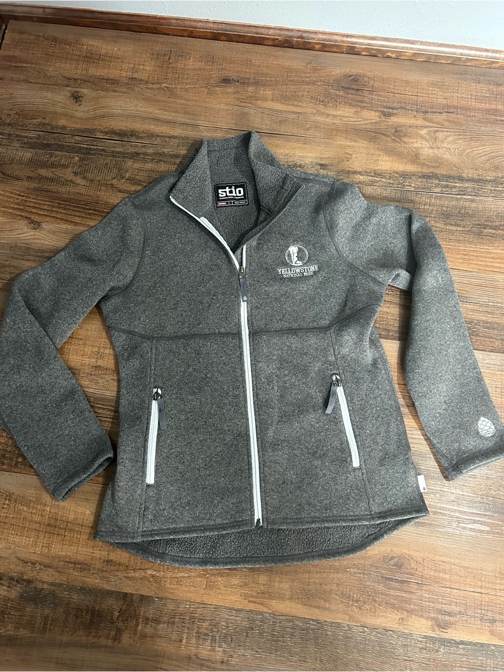 Stio Charcoal Gray Yellowstone National Park Embroidered Fleece Sz L